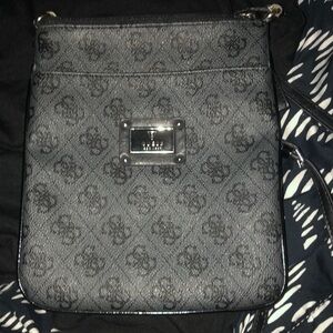 Crossbody guess eat 1981 purse